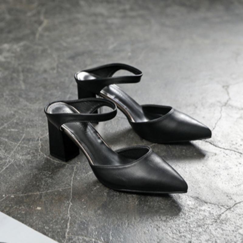 

Босоніжки на товстому каблуці з гострими підборами. Модне та універсальне робоче взуття 43 чорний