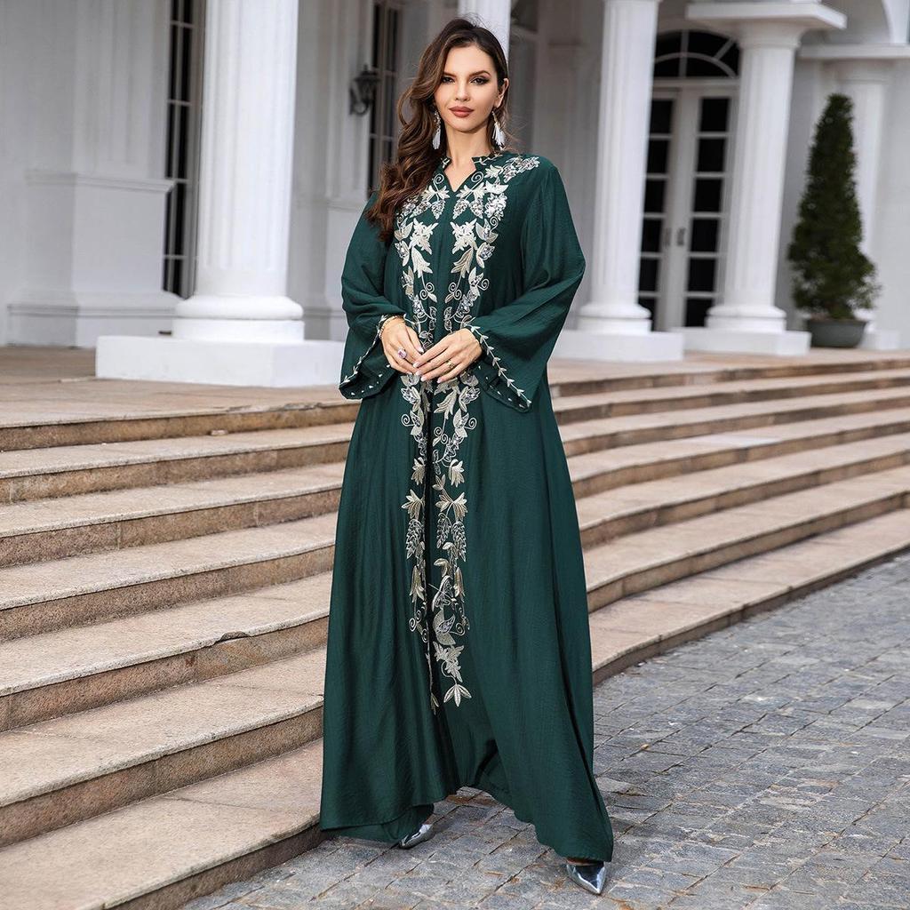 Women's Middle Eastern Abaya: Elegant Long Robe with Stylish Detailing, Perfect for Dubai and Turkey Fashion.