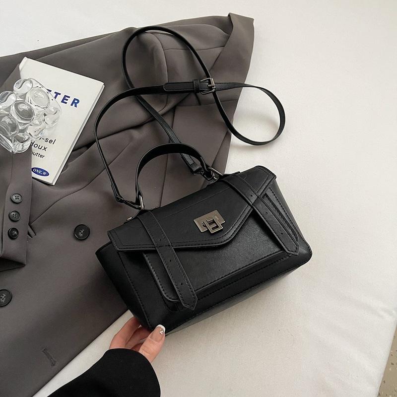 

Large-capacity bag women s autumn and winter new retro versatile messenger bag fashionable portable work commuter bag