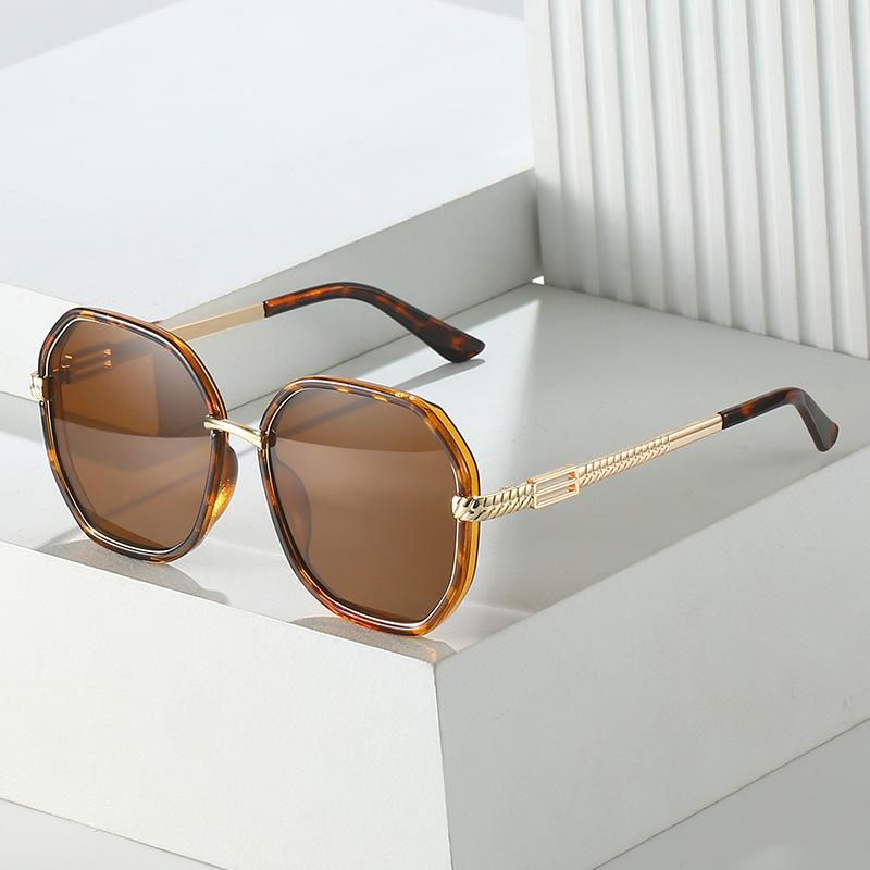 New ins street photography outdoor fashion trend styling sunglasses, versatile UV-proof sunglasses
