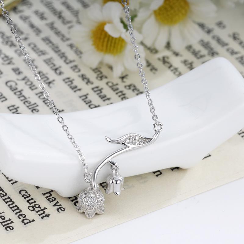 S925 Sterling Silver Lily Flower Necklace with Electroplated Clavicle Chain - Elegant and Luxurious Fashionable Style