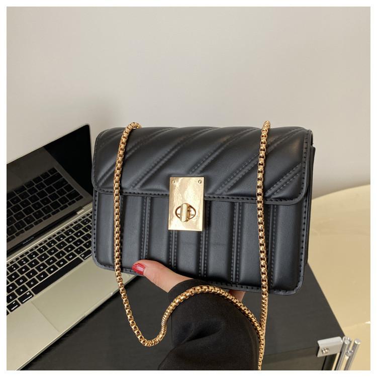 

2023 Новая Зимняя Вышивка Уличная Простая Повседневная Трендовая Цепочка Кроссбоди На Плечо Женская Маленькая Квадратная Сумка Черного Цвета чёрный