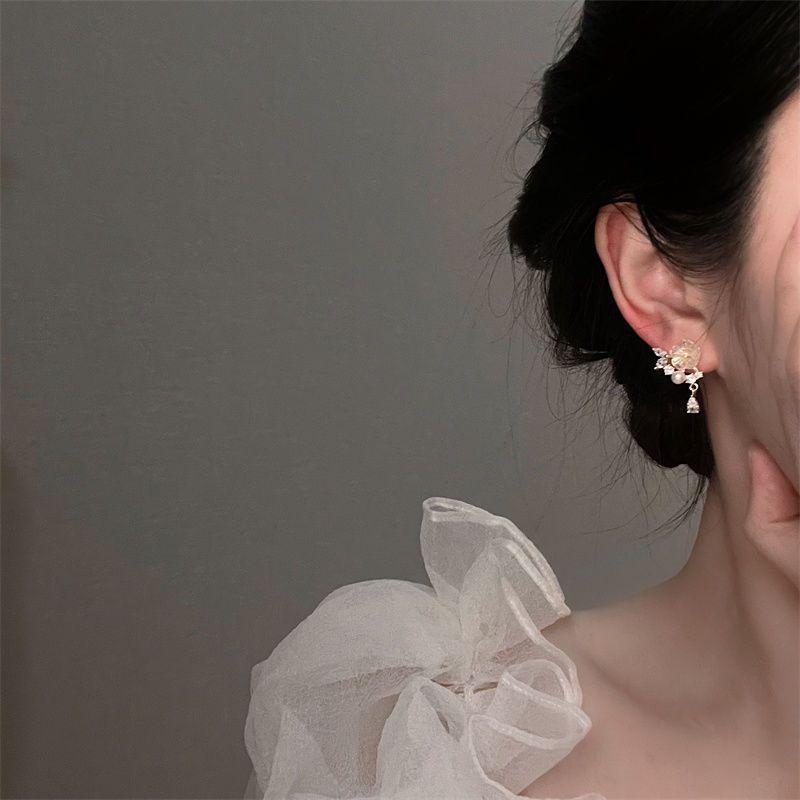 Trendy Korean Girlish Spring Flower Earrings: Versatile, Niche Design for Women