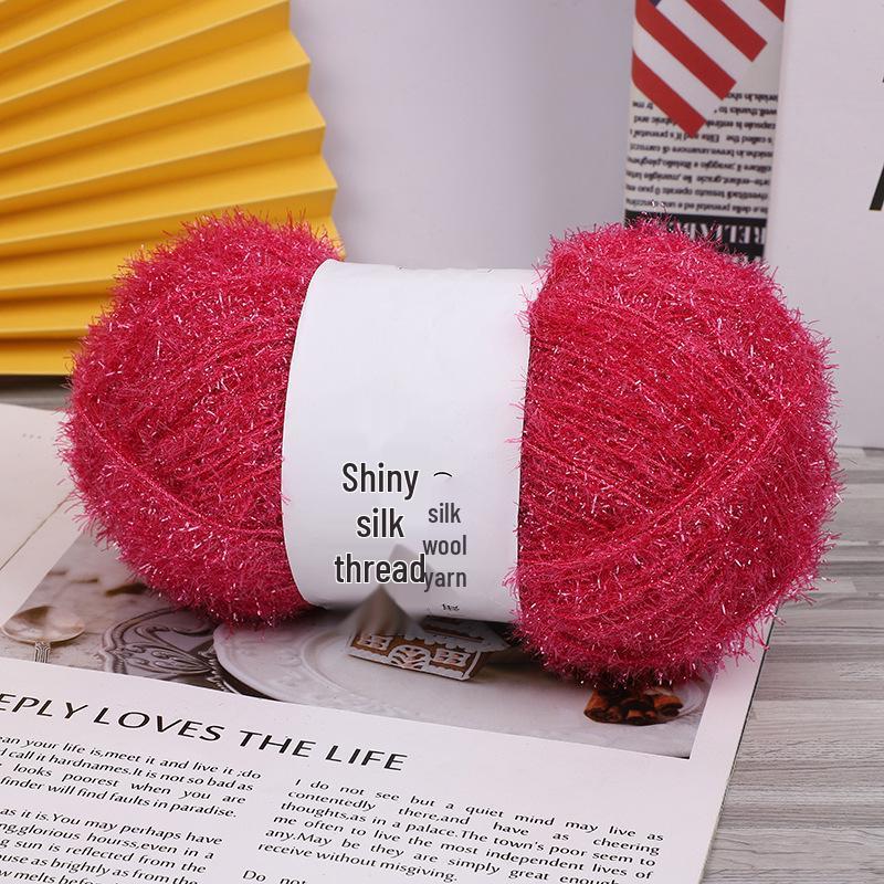 Korean-Style Handmade Strawberry Dishcloth: Non-Stick Oil, Bright Silk and Gold Thread Yarn, Glass Fiber.