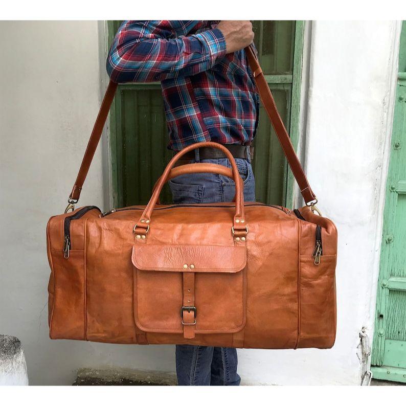 

КОЖАНАЯ СУМКА, ручная кладь, спортивная сумка для мужчин, черная спортивная сумка, идеи подарков унисекс. Большая спортивная сумка для ручной клади на ночь. 24 x 11 x 11 in коричневый