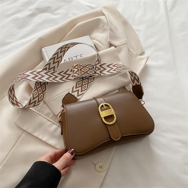 

Solid color fashionable simple wide shoulder strap single shoulder messenger bag 2025 summer new foreign style versatile ins temperament small square коричневый