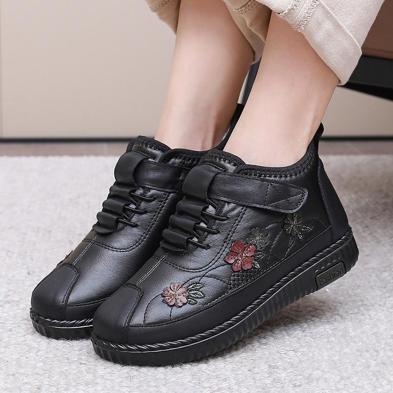 2025 New Cotton Shoes Women's Winter Cold Boots Velvet Waterproof Leather Middle-aged and Elderly Warm Mother Cotton Shoes
