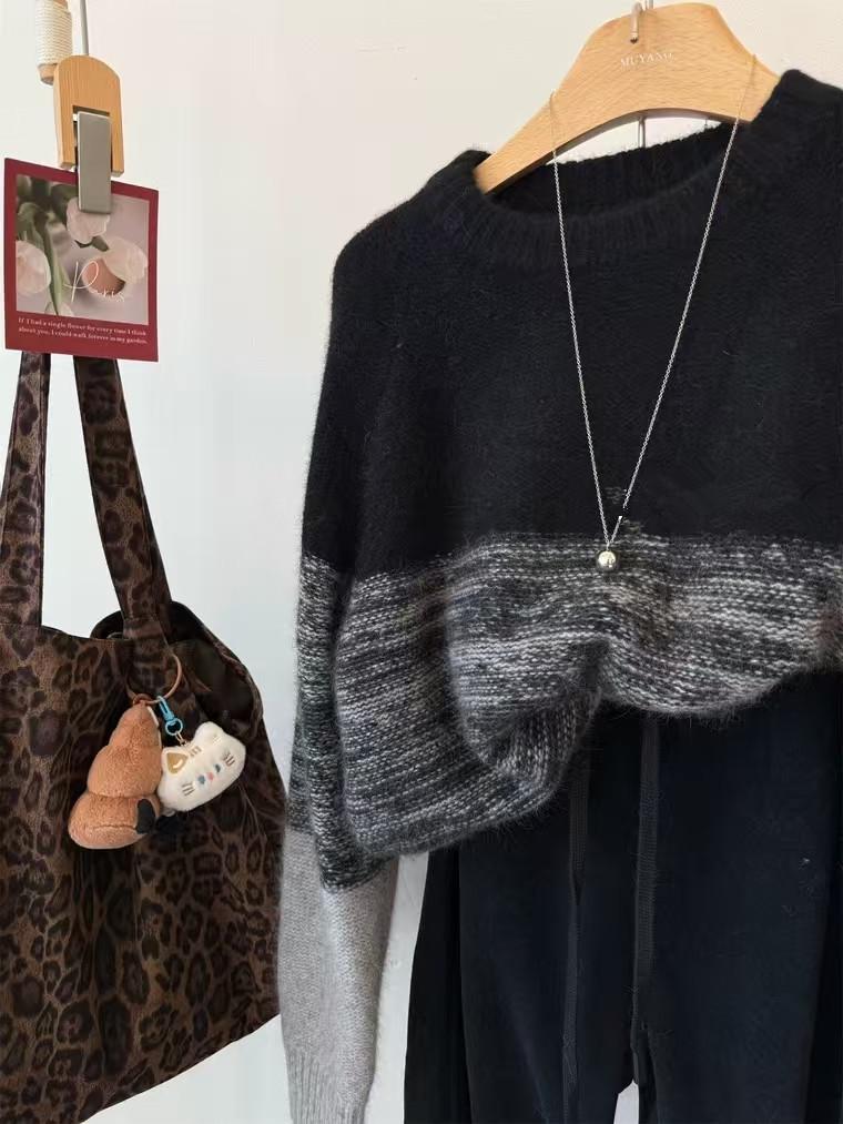 2026 Autumn/Winter Korean Style Color Block Retro Wool Sweater - Round Neck, Thick Knit, Loose Pullover Women's Top