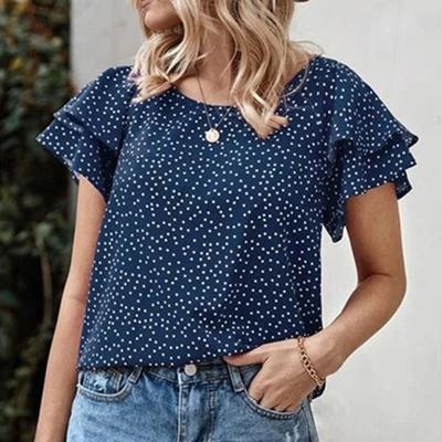 T-shirt a maniche corte a pois alla moda da donna. Abbigliamento da donna
