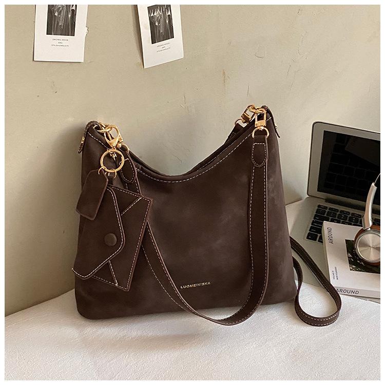 Frosted retro commuter underarm bag women's 2025 new fashionable large-capacity shoulder bag niche commuter messenger bag