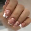 24 Stück Neuer Kurzer Stil Quadratisch Mode Französische Linien Goldrand Einfacher Stil Nagelpflaster Falsches Nagelpflaster für Mädchen und Frauen
