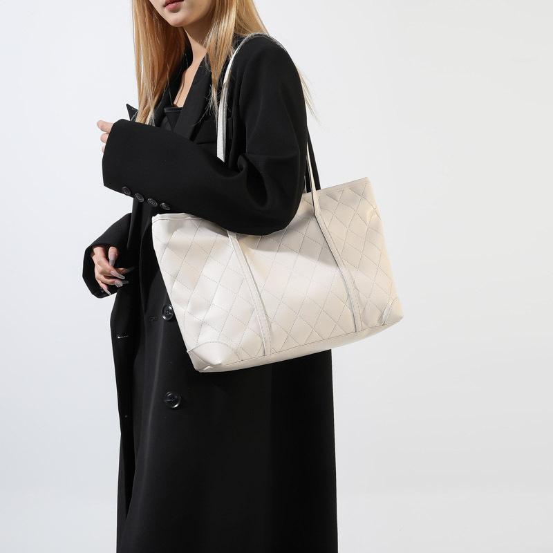 Casual Diamond Tote Bag New Fashionable Handbag Personalized Large Capacity Underarm Bag Simple Shoulder Bag