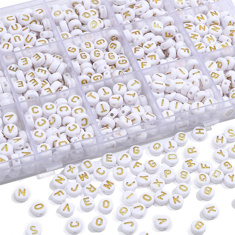50 ks Akrylové zlaté A-Z anglické písmenkové korálky Ploché kulaté korálky s abecedou pro výrobu šperků DIY Pár Přátelství Náramek Náhrdelník