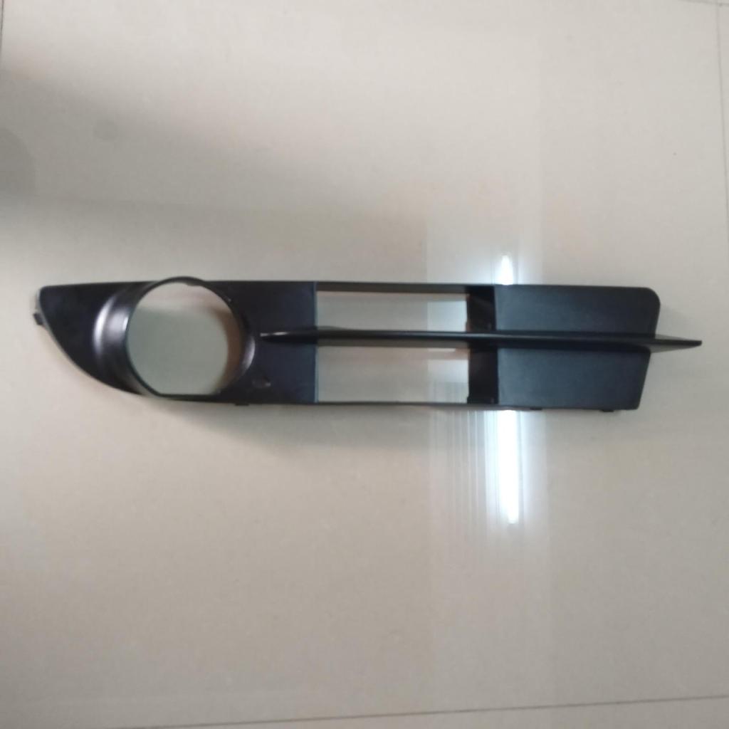 BMW E60 E61 Vänster Dimljus Nätgaller Kåpa 51117049243