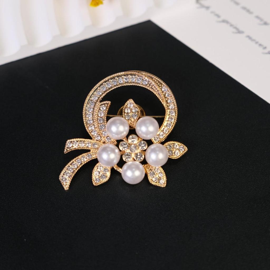 Elegant Women's Brooch: Versatile Bow & Insect Flower Design with Anti-Exposure Feature