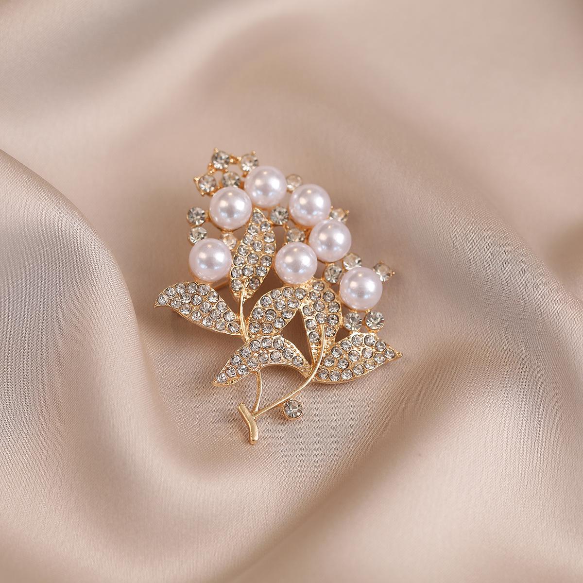 

New Leaf Brooch Premium Sense Niche High-end Women s Suit Brooch Pin Temperament Design Sense Accessories