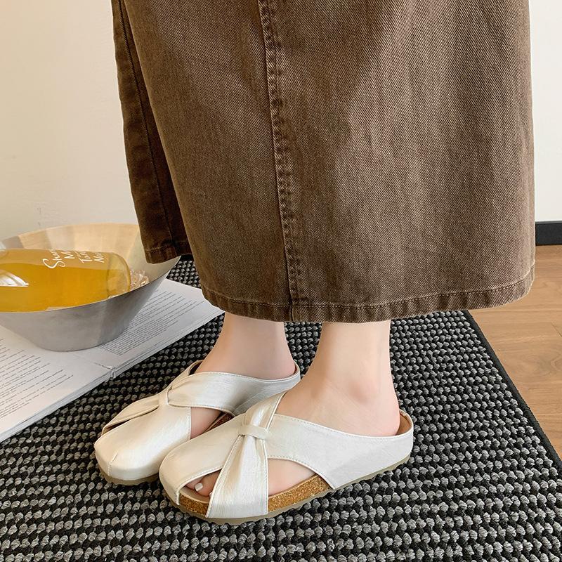 French bag head half slippers women's fashion 2025 new summer flat bottom soft sole temperament one foot cool slippers women's shoes