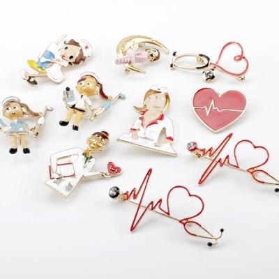 "Creative Cartoon Stethoscope Brooch with Heart-Shaped ECG Design - 3D Doctor/Nurse Badge"