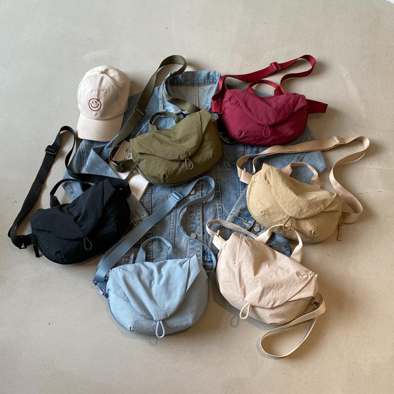 Casual shoulder bag women's new fashion portable nylon bag large capacity messenger bag