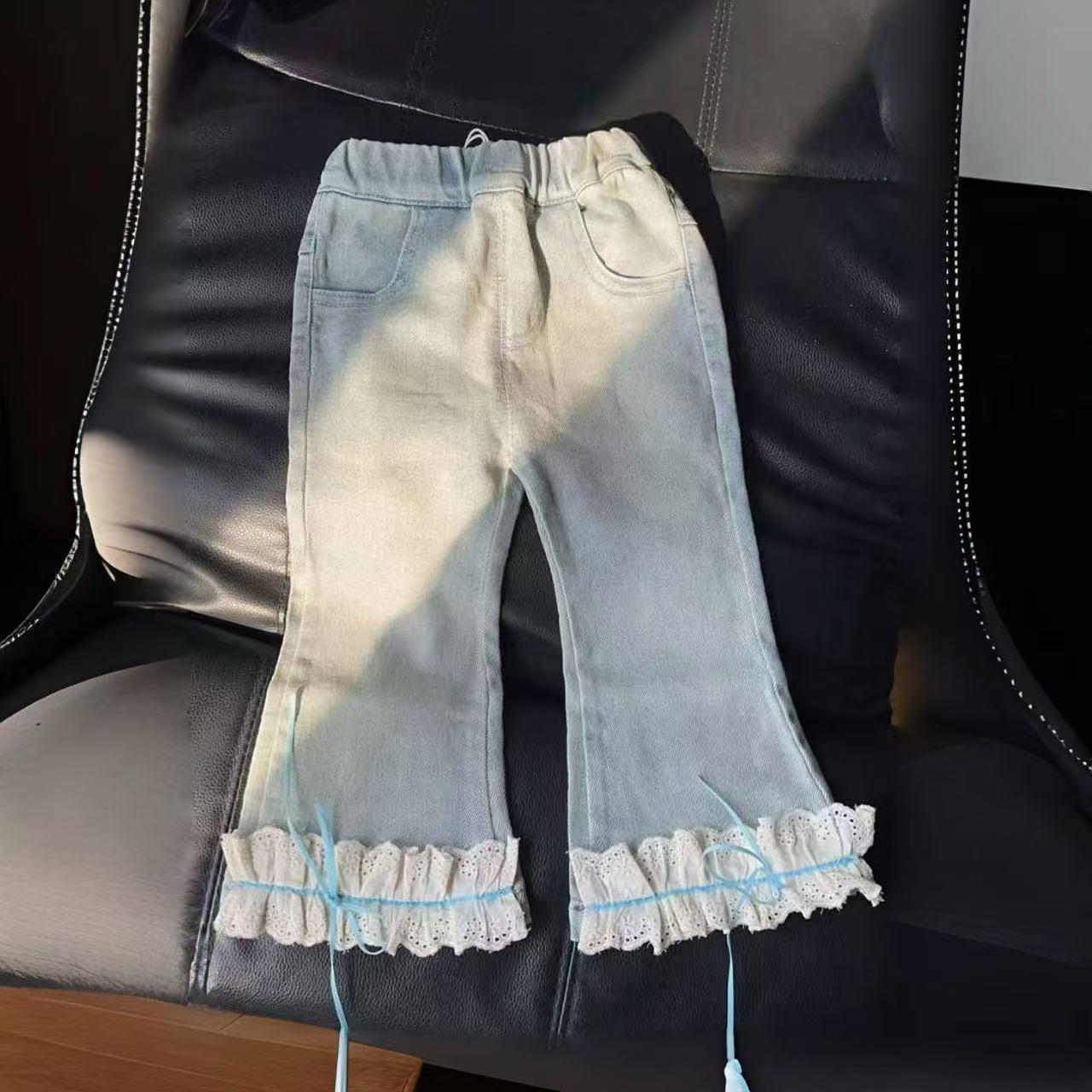 

Корейский весенний милый комплект для маленькой девочки: цветочная майка и джинсовые шорты с кружевом (Новый стиль 2025 г.) Size 90