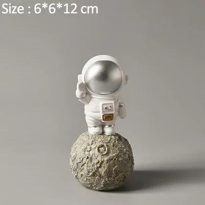Nordic Resin Creative Astronaut Sculpture Figurine Store Craft Desk Home Decoration Accessories Modern Birthday Gift Cartoon