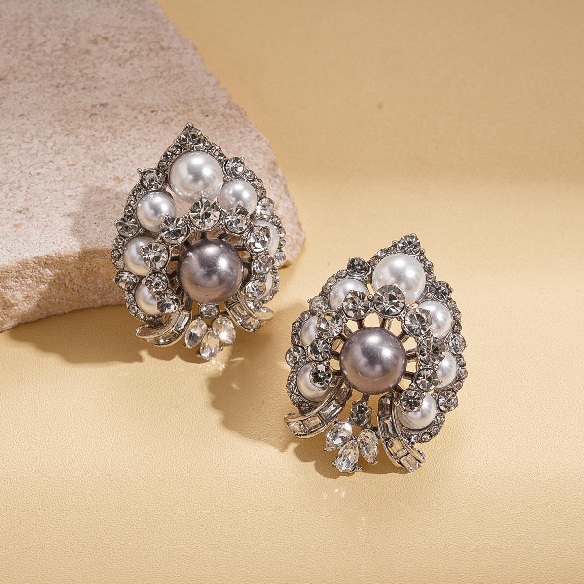 Diamond-encrusted imitation pearl geometric round flower silver needle stud earrings retro exquisite earrings