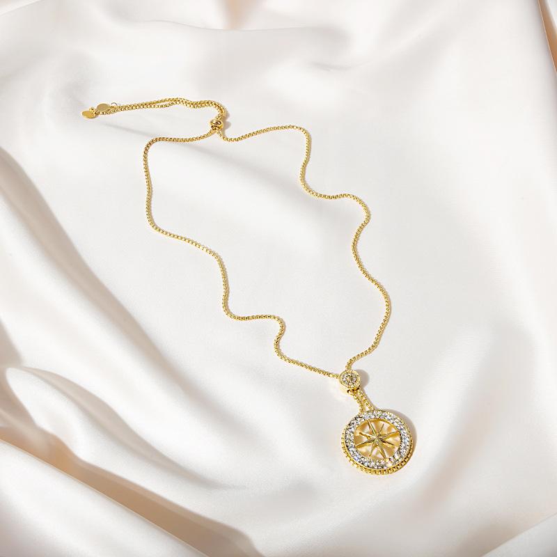 Retro Literary And Artistic Court Style Girl Round Pendant Necklace Slightly Inlaid Zircon Fashionable Star Necklace Woman