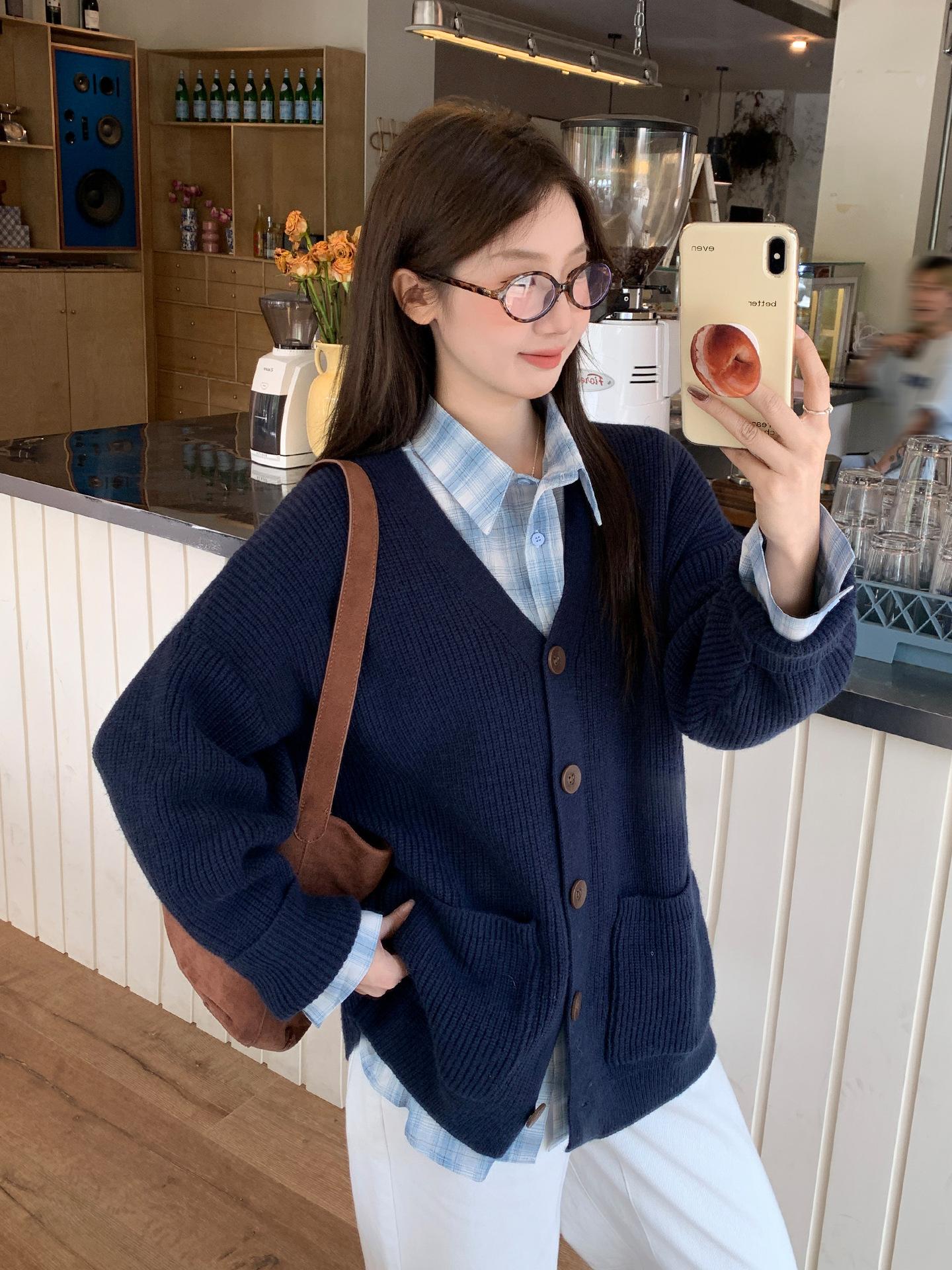

Navy blue v-neck sweater jacket women s autumn high-end sense loose lazy style knitted cardigan with top One size fits all темно-синий