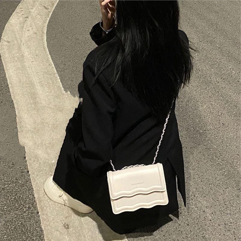 

Женская сумка, новая сумка, однотонная, простая, модная, универсальная, маленькая сумка, изысканная, с цепочкой, через плечо, маленькая, квадратная сумка белый