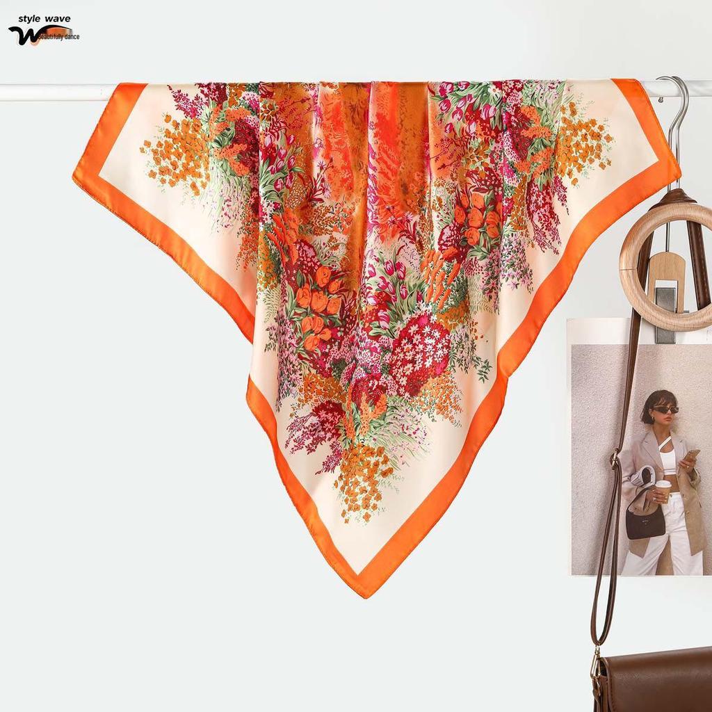 Seidenschal mit Blumenprint: Vielseitiges Damen-Accessoire, Leichter Luxus, Bestseller