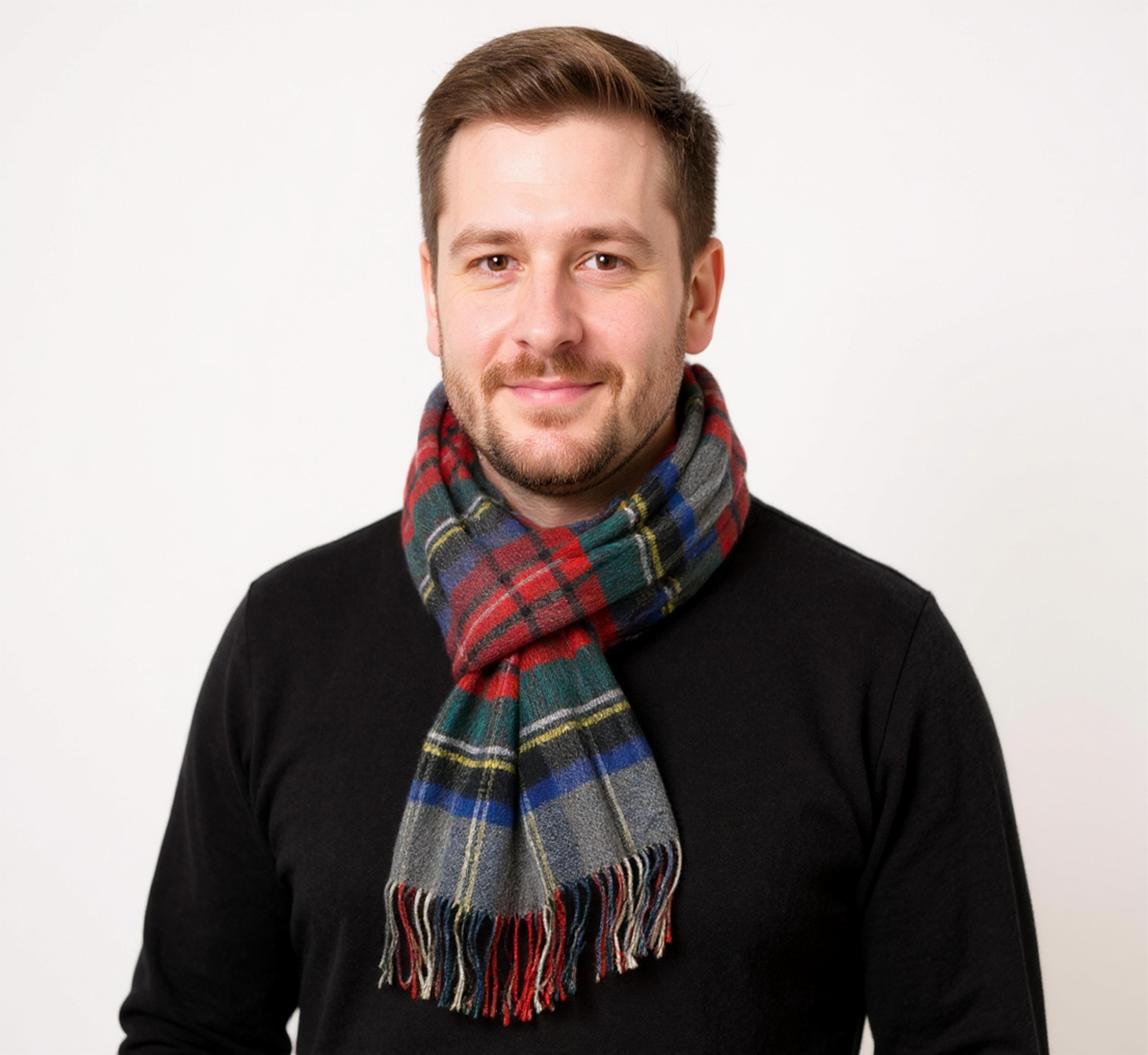 

Hamilton Kilts 100% Шарф з тартану з вовни ягняти, Зимова стола з довгими китицями One size червоний/сірий