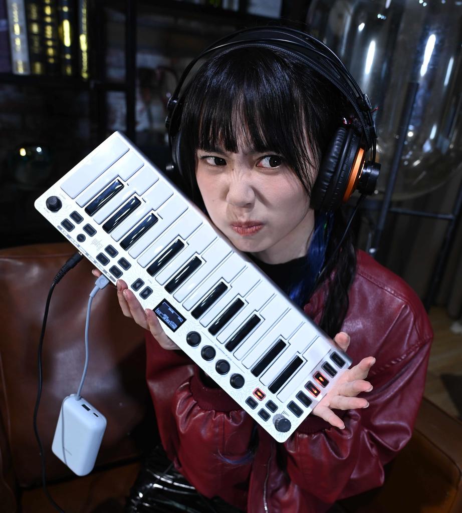 ESI Xsynth synthesizer with aftertouch ESI Ultra-thin 25-key