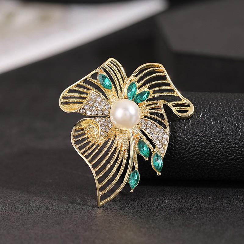 Exquisite Phoenix Collar Brooch: Retro National Style Animal Pin