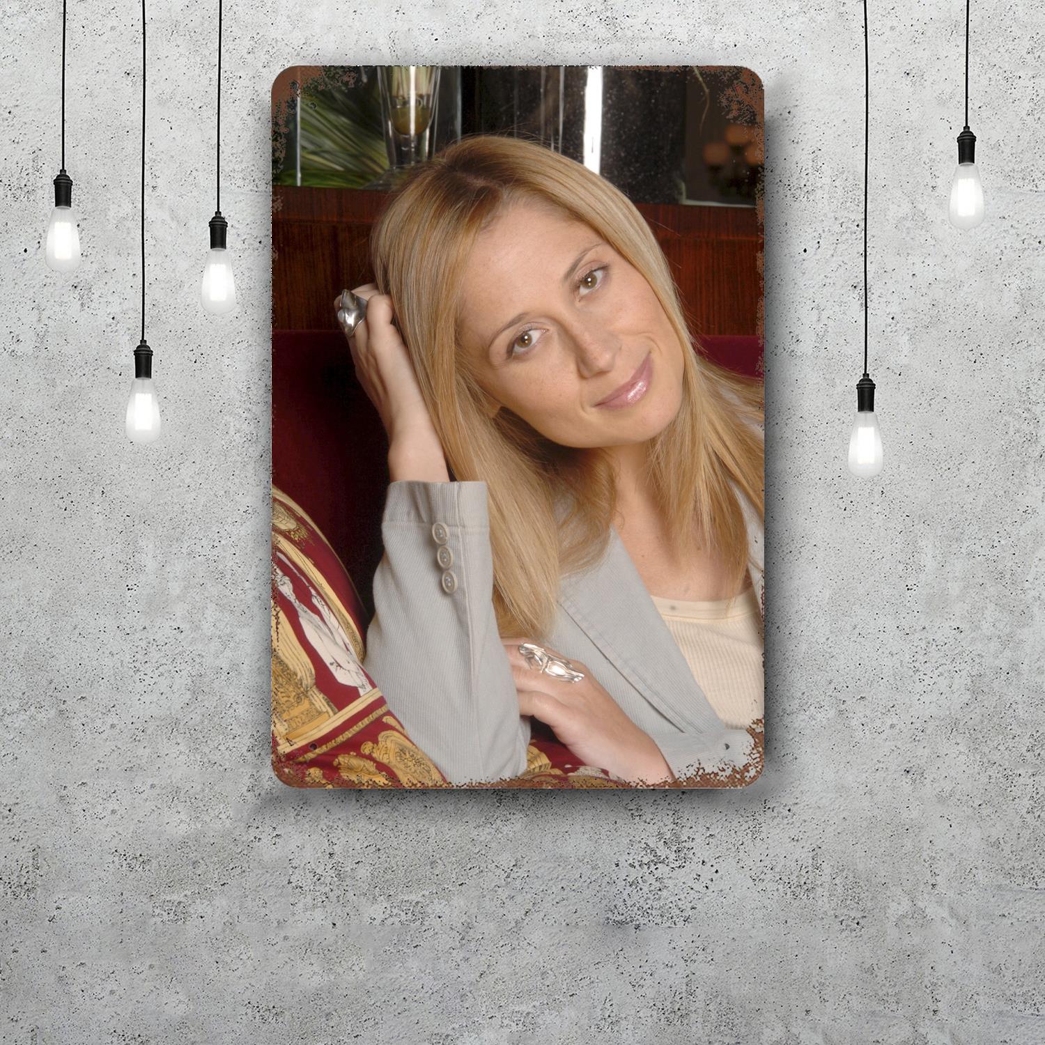 

Lara Fabian Classic Poster Rusty Metal Plaque Retro Decorative Plate Bar Man Cave Garage Club Metal Sign Wall Decoration 20x30cm（7.8x11.8inch）