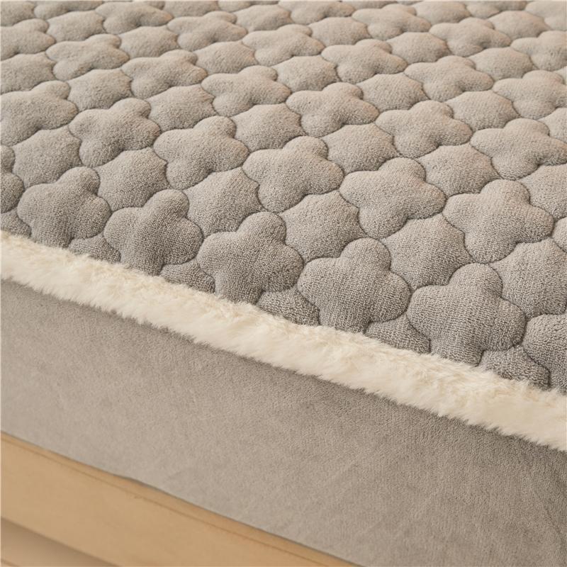 Quilted Bed Cover Velvet Mattress Protector Skin-friendly Bedspread Winter Thickened Bed Linen fundas de colchón (No Pillowcase)