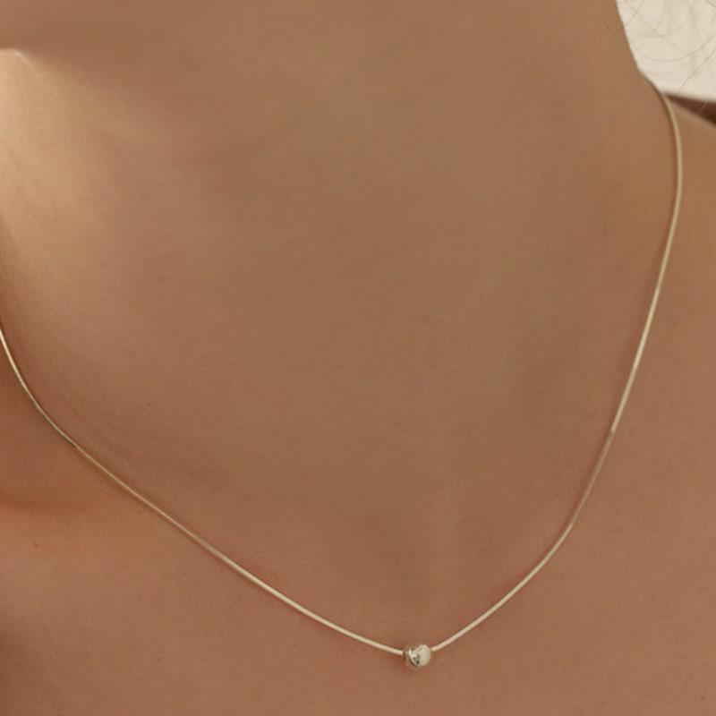 

Lewe [6mm+10mm Pearl Earrings Free] One Ball Shining Necklace Silver