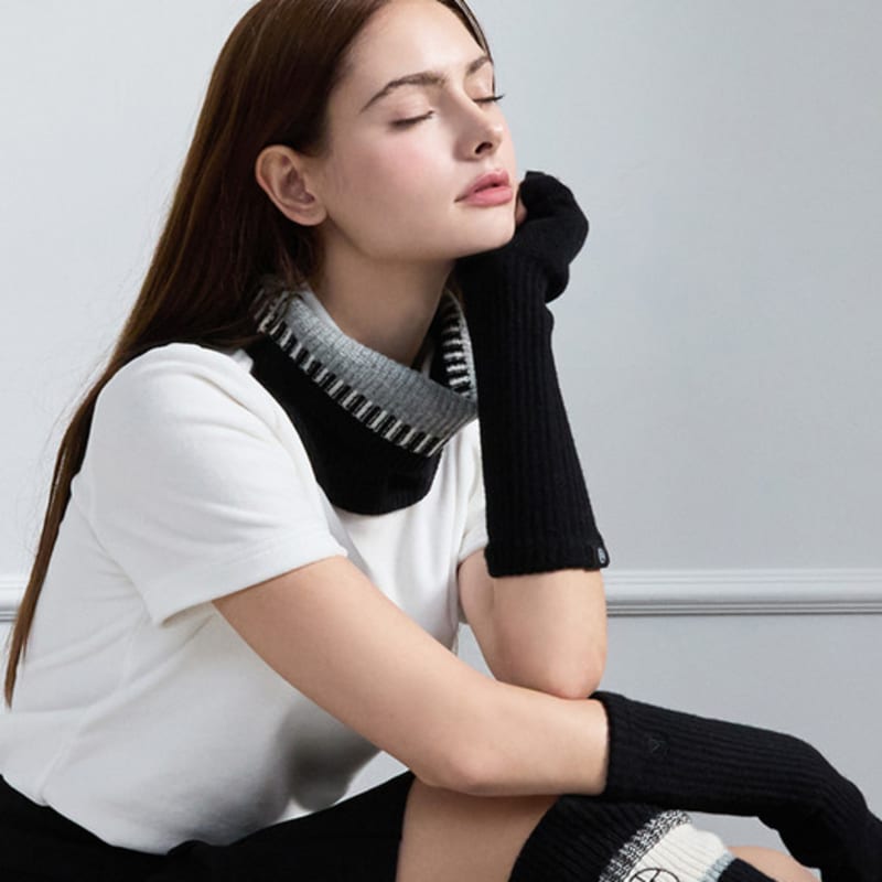 nitina wool knit hand warmer BK