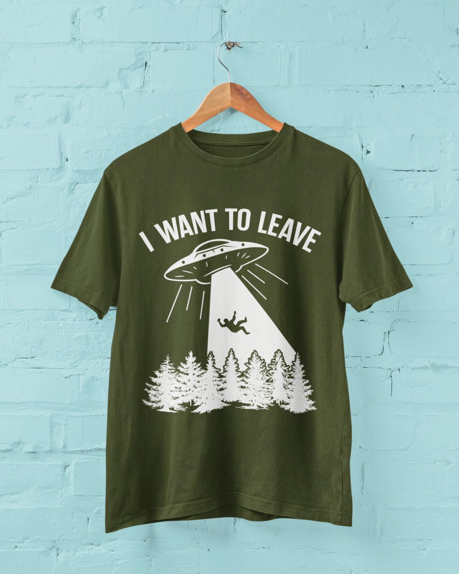 UFO T Shirt I Want To Leave with alien abduction in flying saucer graphic S