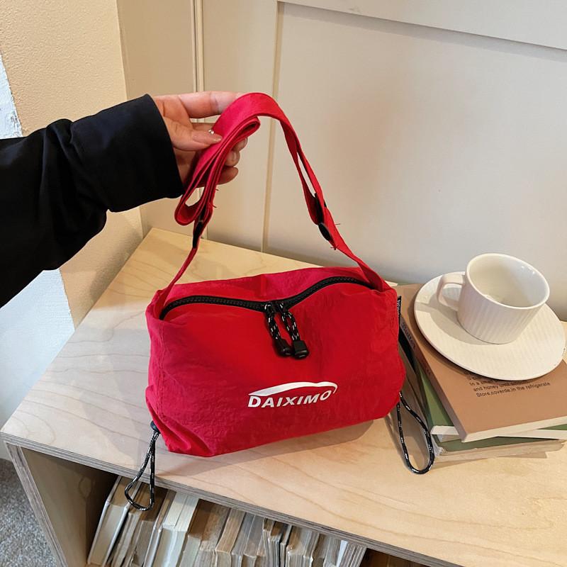 City Fun Wild Duffle Bag With Nylon Material For Daily Use