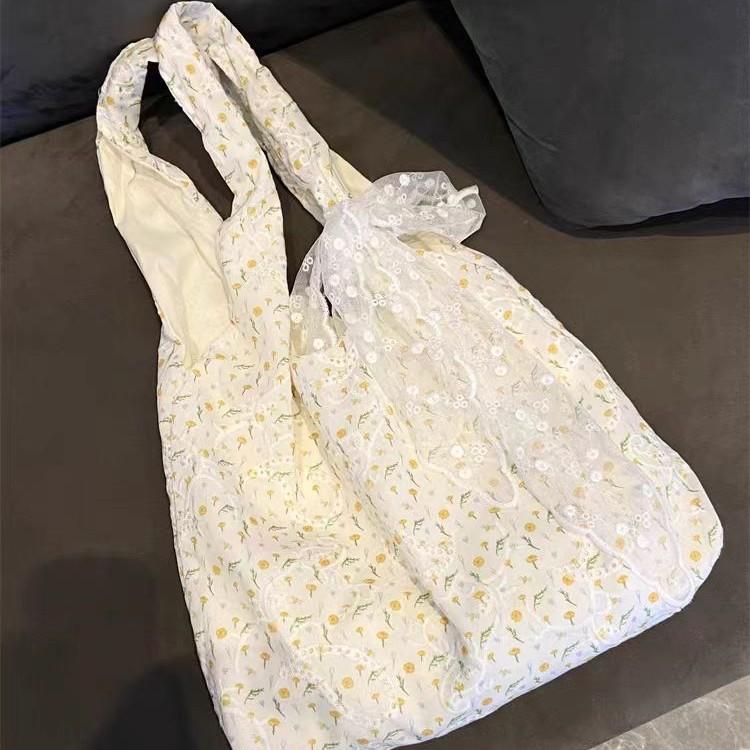 Niche broken flower canvas bag women's new large-capacity commuter shoulder bag, versatile texture