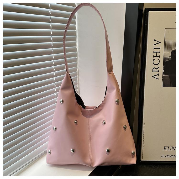 

Дизайн с заклепками модный повседневный личность лето новая мода простой кроссбоди подмышечная плечевая сумка женщины