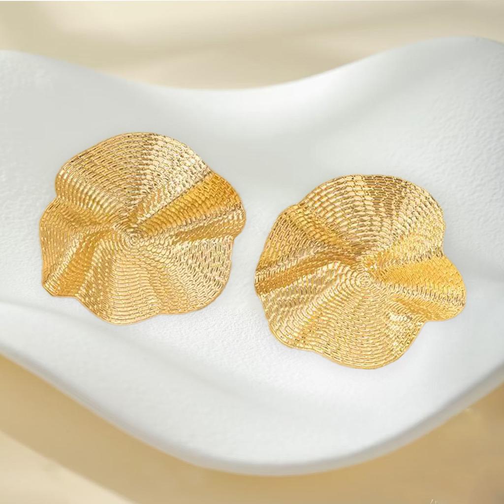 Pleated irregular geometric earrings, vintage stud earrings, high-end niche temperament earrings