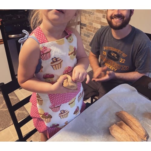 Pknoclan Kinder-Schürze für Mädchen, Niedliche Kinder-Schürze mit verstellbarem Nackenband und Taschen, 100% Baumwolle, Leicht an- und auszuziehen, Perfekt zum Backen, C