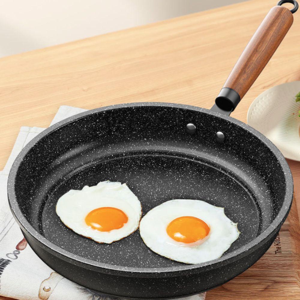 Flat Bottomed Stir Fry Pan Wood Handle Omelette Skillet Multipurpose Frying Pan  Steak