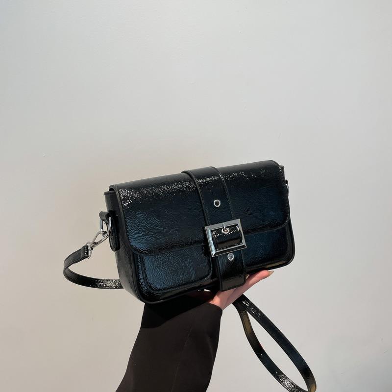 

High-end underarm bag women s new spring and summer versatile shoulder oblique span bag simple and fashionable small square bag чорний
