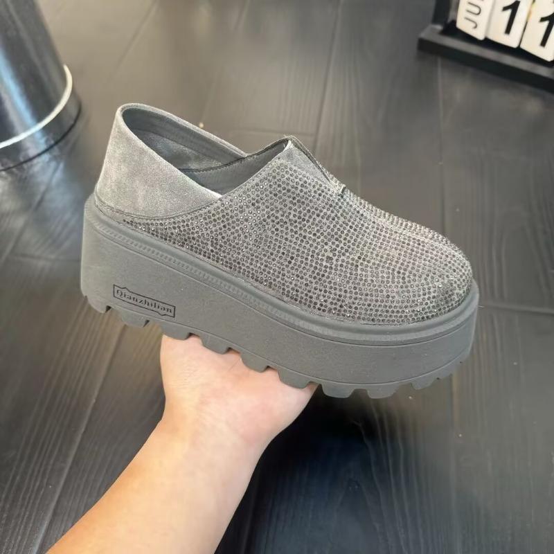 Kleine und kleine Mode Damenschuhe erhöhen die Höhe des Frühlings neue lässige Mode vielseitige Plateauschuhe