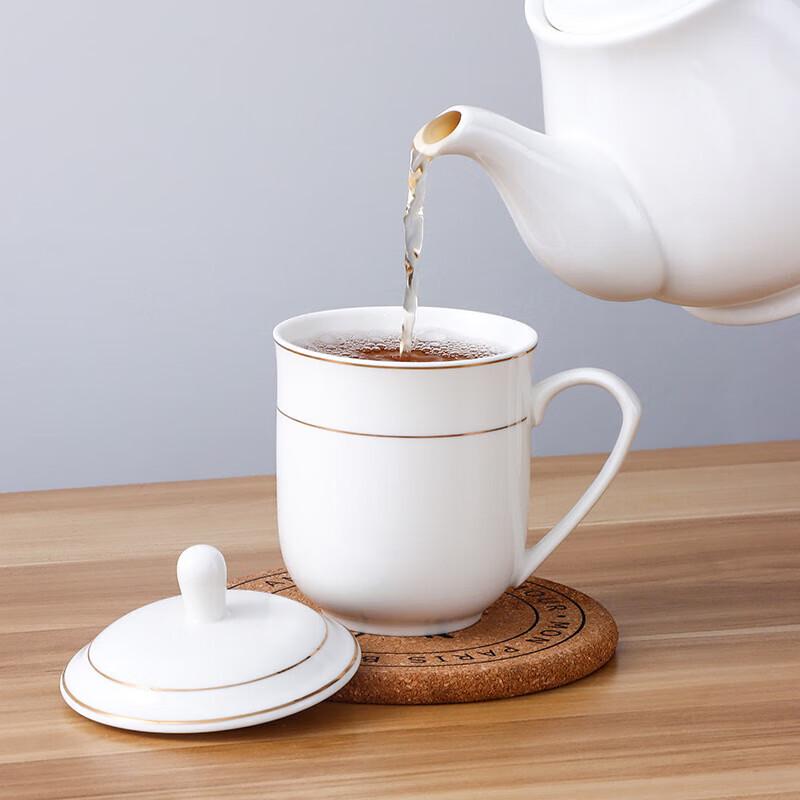 

Zhongjingtang Gold-Lined Ceramic Tea Mug