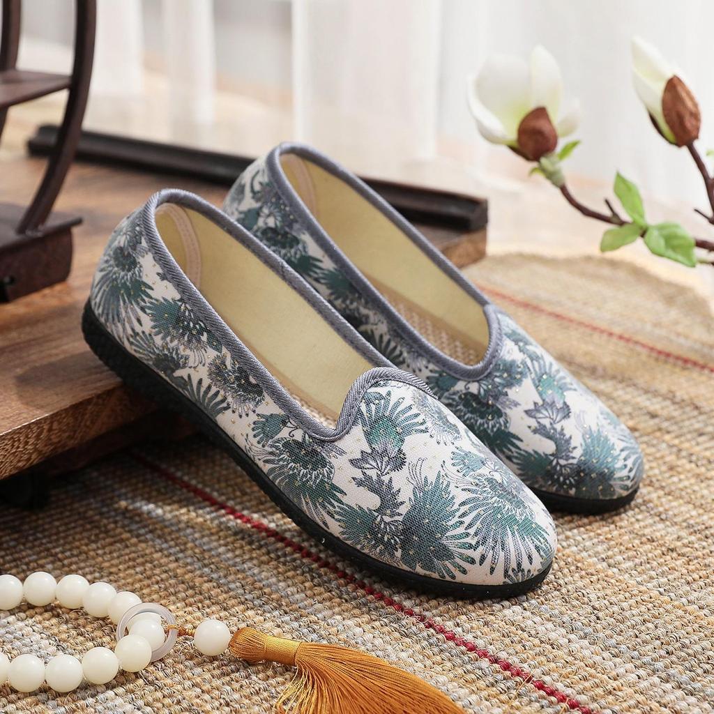 Lvtixin Women's Slip-On Soft Sole Shoes - Non-Slip, Flat, Ideal for Elderly and Middle-Aged Moms