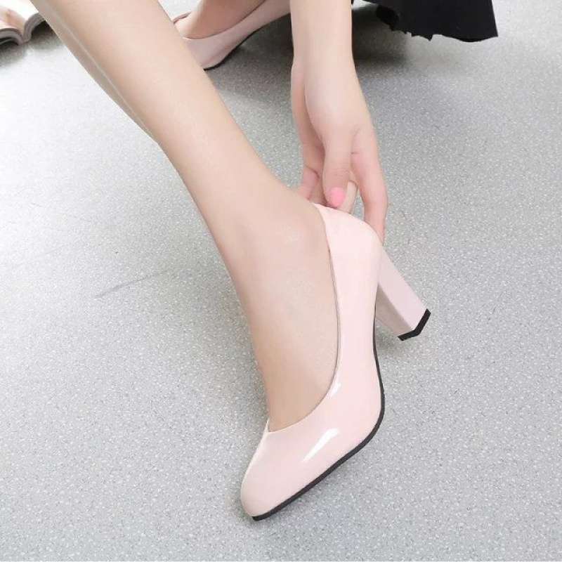 New work single shoes women's casual fashion round head soft leather Korean version medium and high heel leather shoes women's patent leather