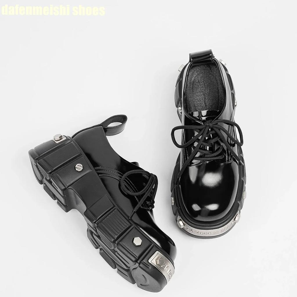 2025 Nové dámské platformové boty Kovové nýty Lakovaná kůže Kulatá špička Zimní boty Šněrovací Černé Novely Mokasíny Boty